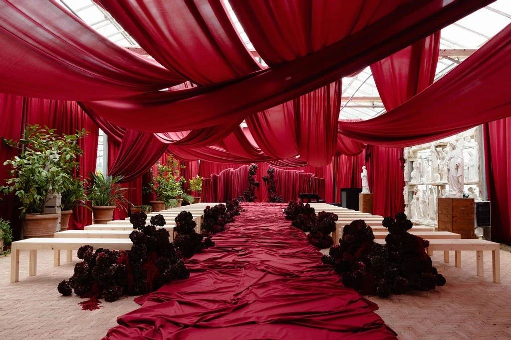 A Wedding en Rouge for Marilena and Riccardo